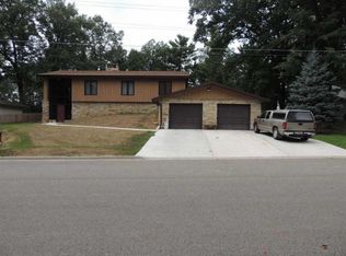 215 Ridge Rd, Oconto Falls, WI 54154