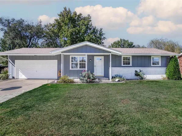 606 Pike Dr E, Highland, IL 62249