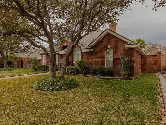 3rd image of 11 Emerald Forest Dr