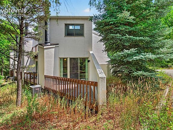 2nd image of 102 Creekside Ln