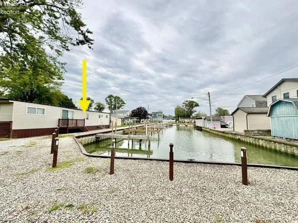 2137 Arlington Dr, Lakeside Marblehead, OH 43440