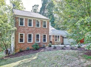7504 Glennon Dr, Bethesda, MD 20817