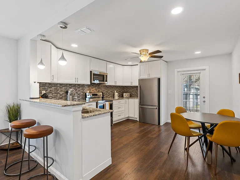 1230 S Montclair Ave — Photo 12