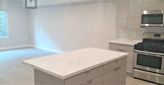 5th image of 2218 Montrose Ave #G