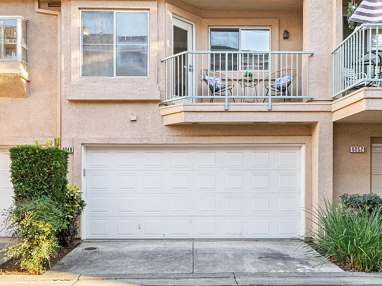 6048 Roma Ter — Photo 4