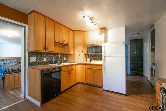 2nd image of 1128 Myrtle Ln