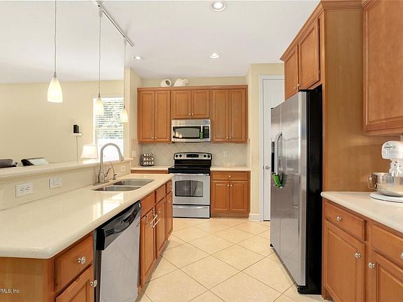 5th image of 12218 Woodbend Ct