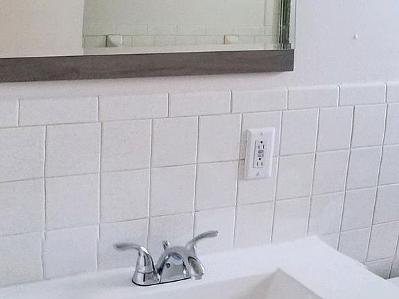 5th image of 1202 Forest Hill Dr