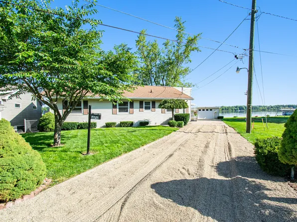 68250 Channel Pkwy, Edwardsburg, MI 49112