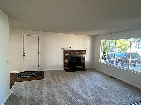 3rd image of 14113 102nd Ave NE