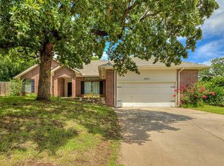 2825 Shady Tree Ln, Edmond, OK 73013