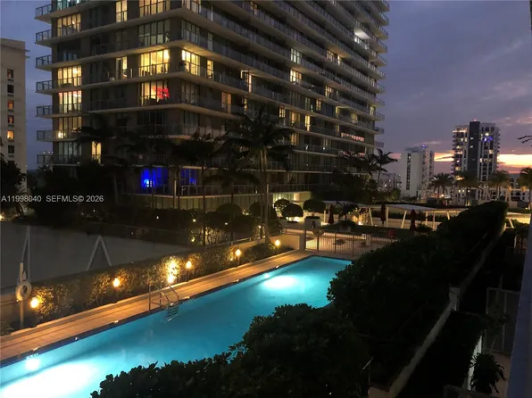 1111 SW 1st Ave, Miami, FL