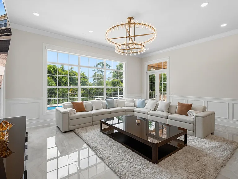 112 Tulip Tree Ct — Photo 3