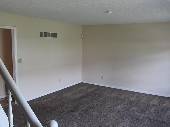 3rd image of 5922 E 129th St