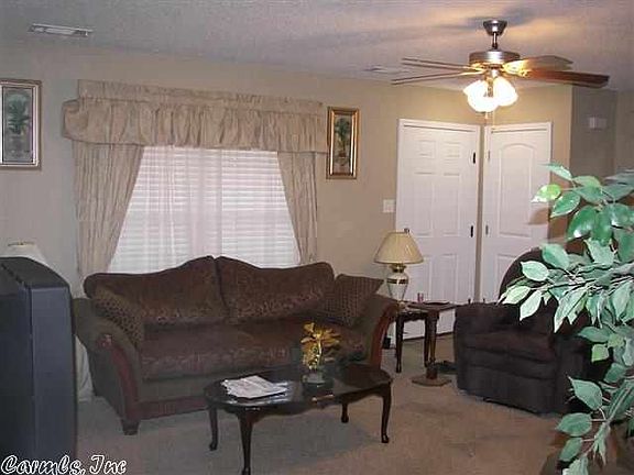 3rd image of 922 James Madison Dr