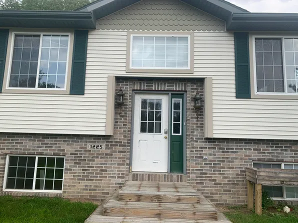 1225 Red Pine Way, Kalamazoo, MI 49006