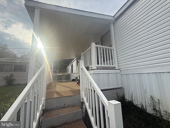 3rd image of 5 Sunrise Dr