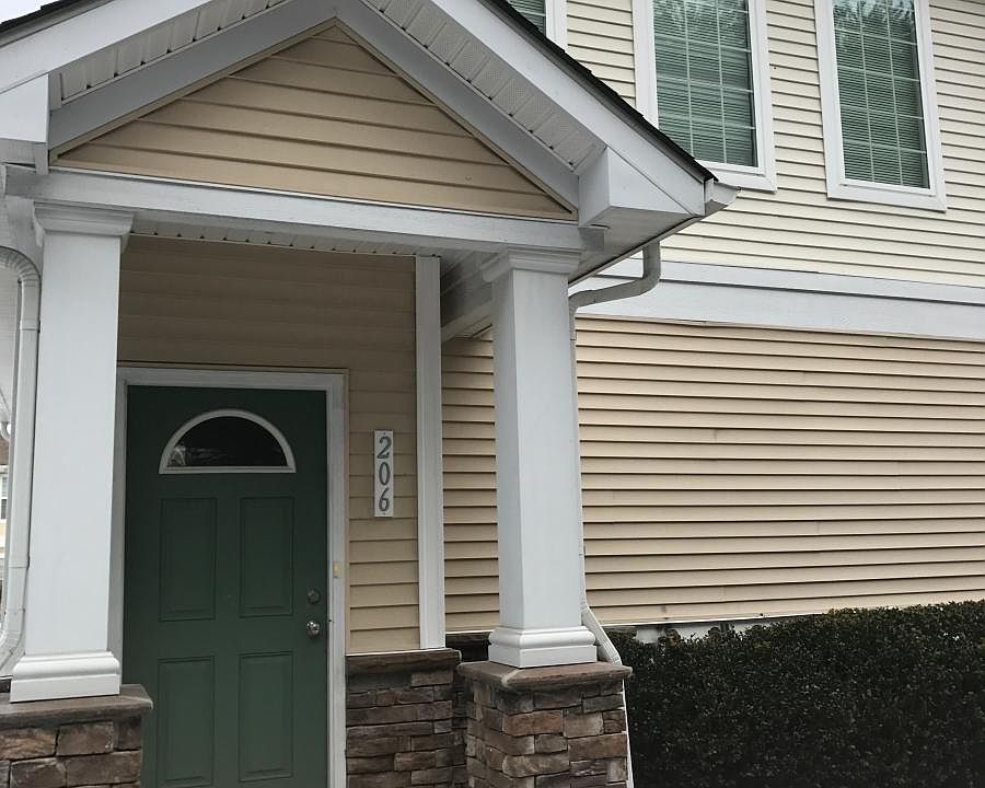 1st image of 206 N Twin Lakes Blvd