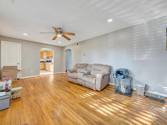 5th image of 2315 Peach St