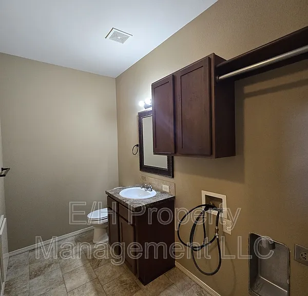 2146 N Woodlawn Blvd — Photo 5