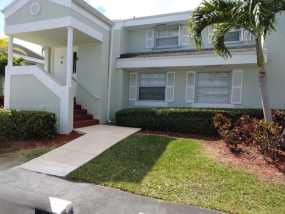 2nd image of 2514 SE 20th Pl #201-B
