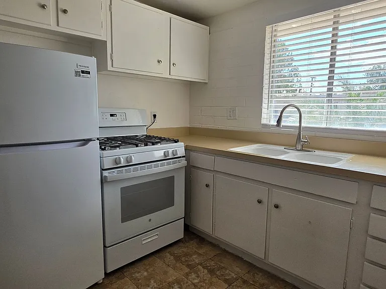Oakwood Terrace **1 MONTH FREE MOVE IN SPECIAL — Photo 14