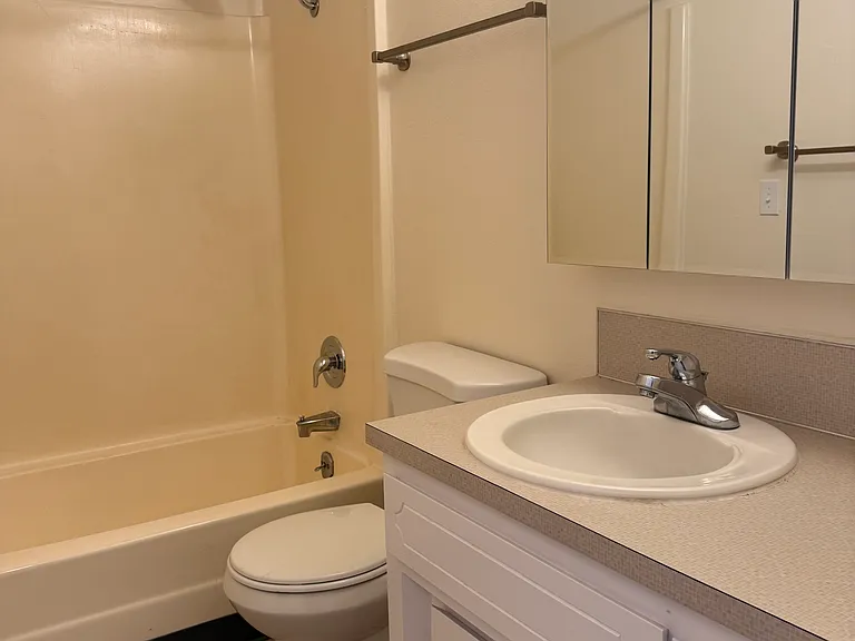 1610 Susan Ct SE #A — Photo 10