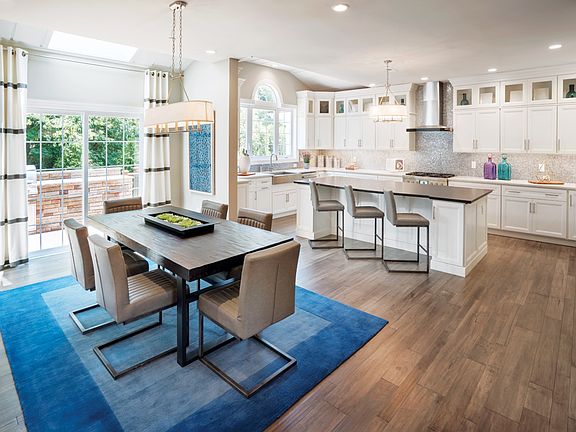 Kitchen and Breakfast Area