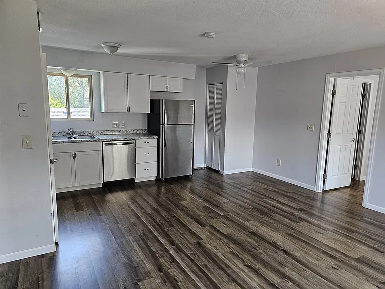 2514 E Monument St — Photo 1