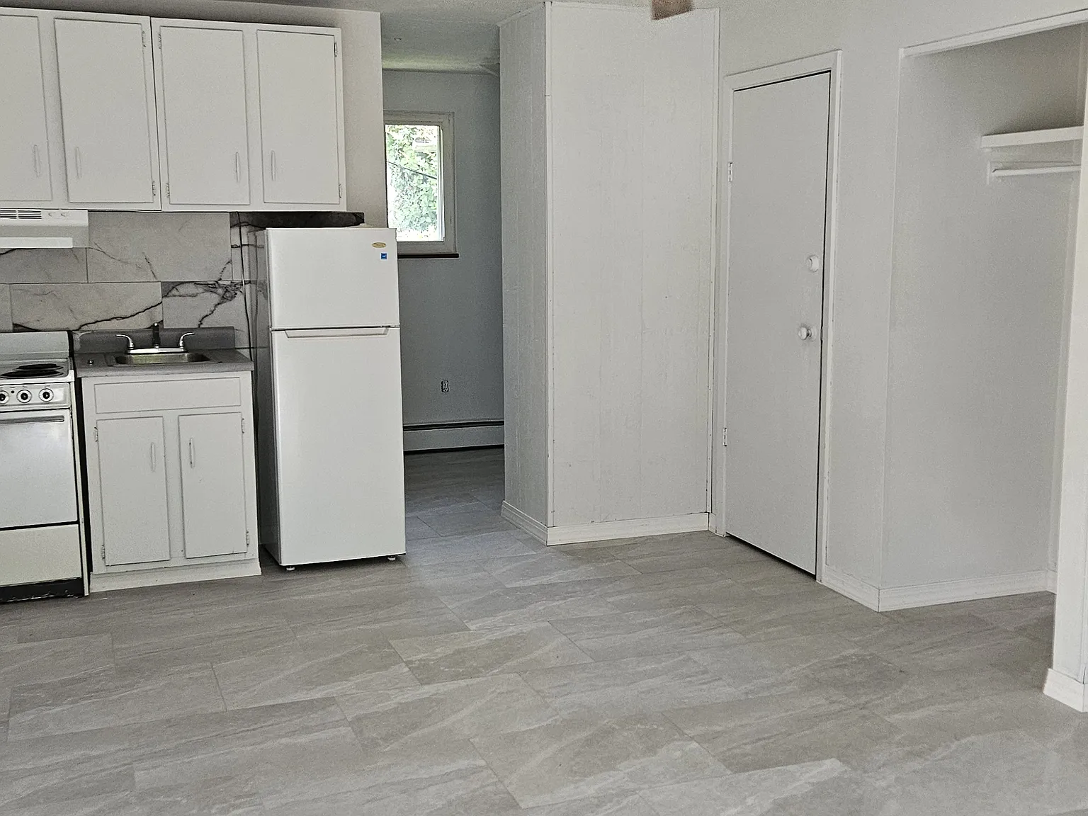 Studio, 400 sqft, $595 — Photo 3