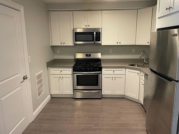 3rd image of 194-194A Maverick St #1