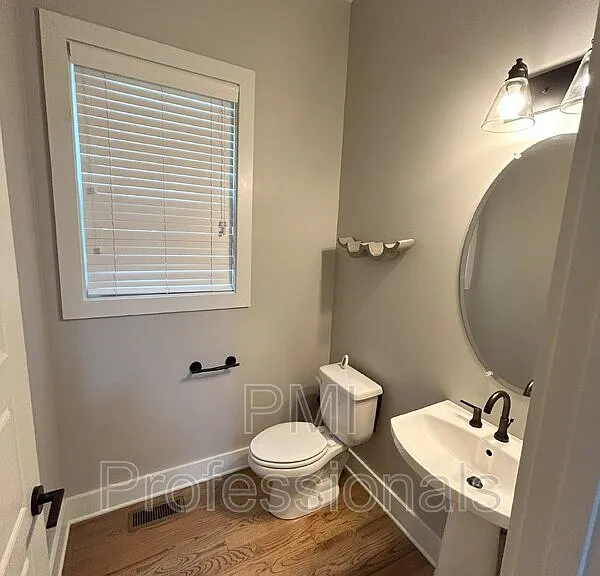 111 Creighton Ave #B — Photo 16