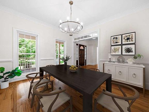 3rd image of 23 Lookout Ct