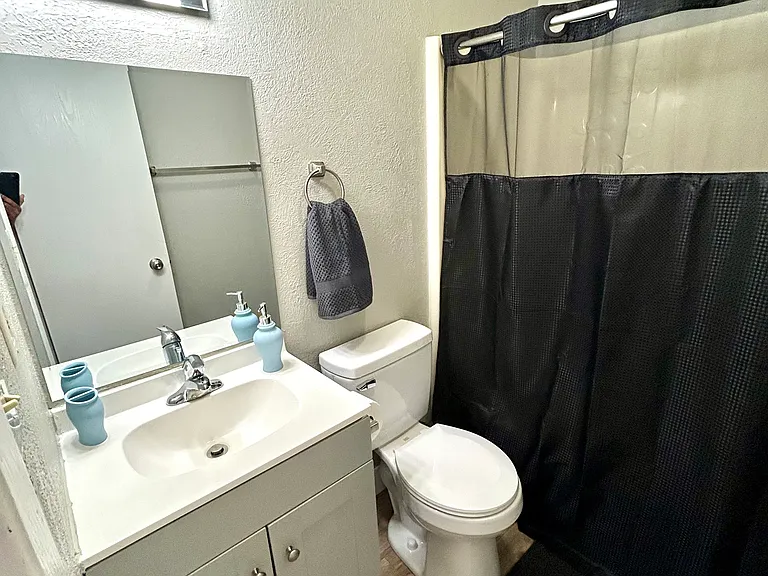 4028 N Illinois Ave #11 — Photo 9