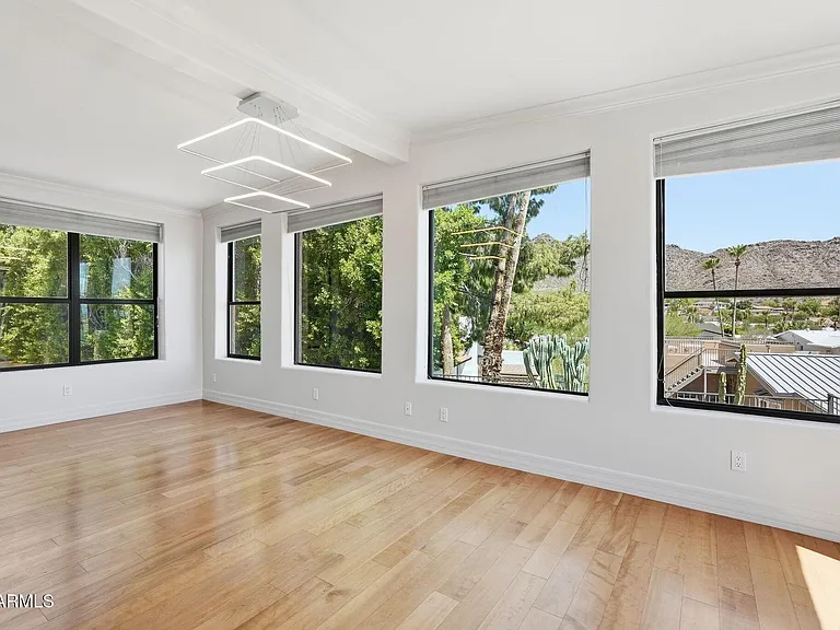 2221 E Vista Ave — Photo 15