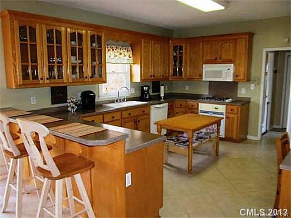 4th image of 219 Hickory Lane Dr