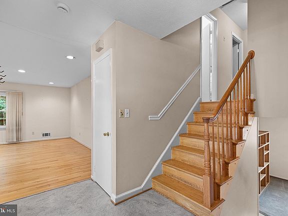 4th image of 1007 Ruppert Rd