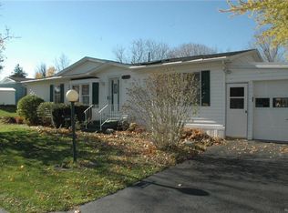 93 Northfield Dr, Bergen, NY 14416