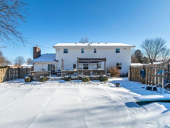5th image of 933 Barclay Dr