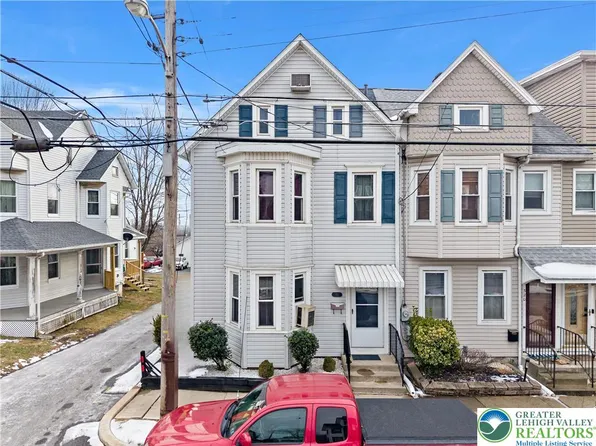 322 Belvidere St, Nazareth, PA 18064