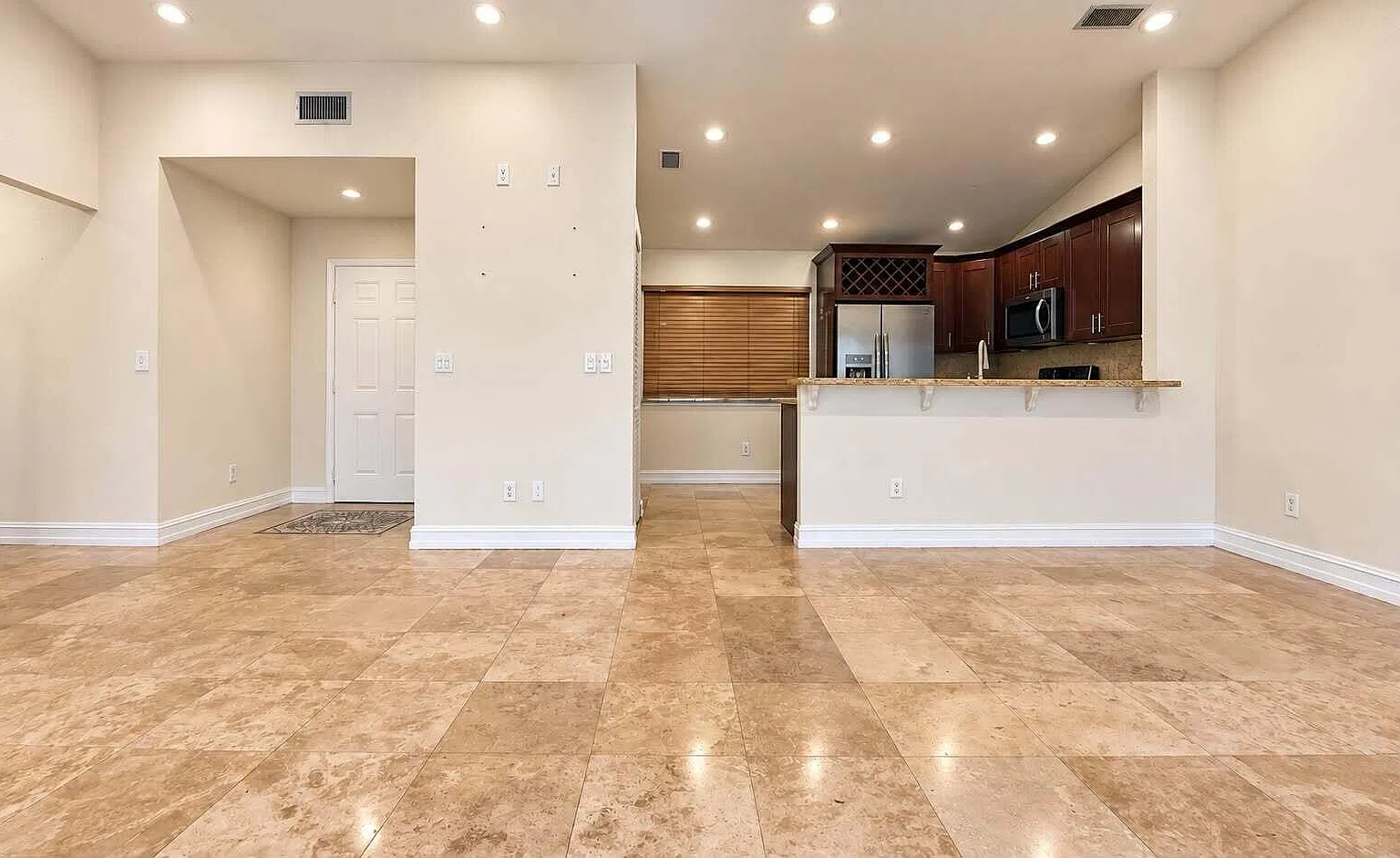 3 bed, 2.0 bath, 1304 sqft, $3,500 — Photo 3