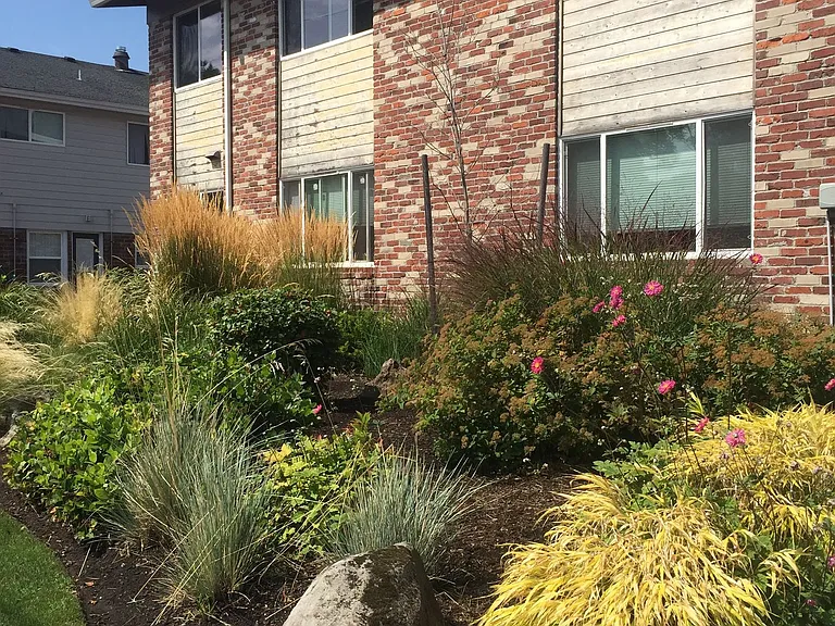 565 N Rosa Parks Way — Photo 3