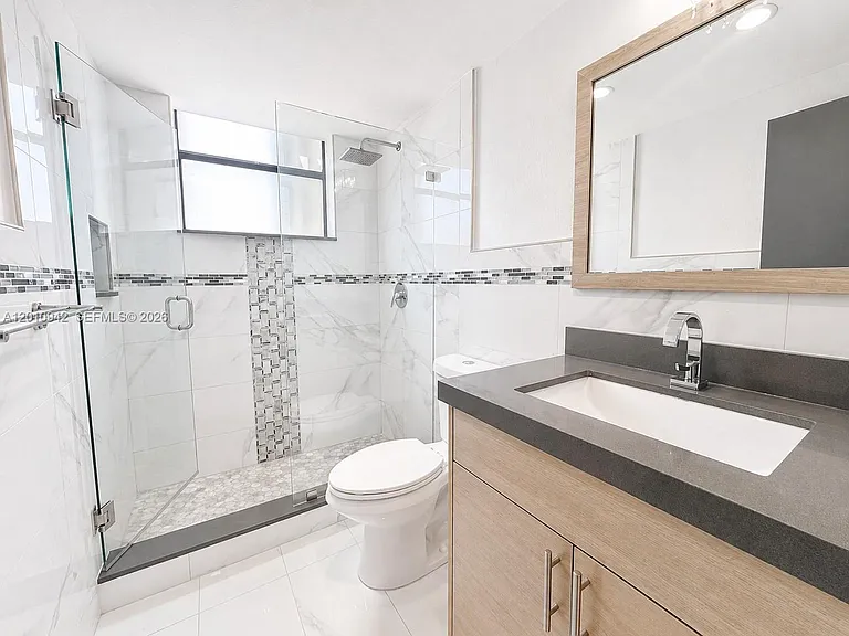 1825 W 44th Pl #501 — Photo 12