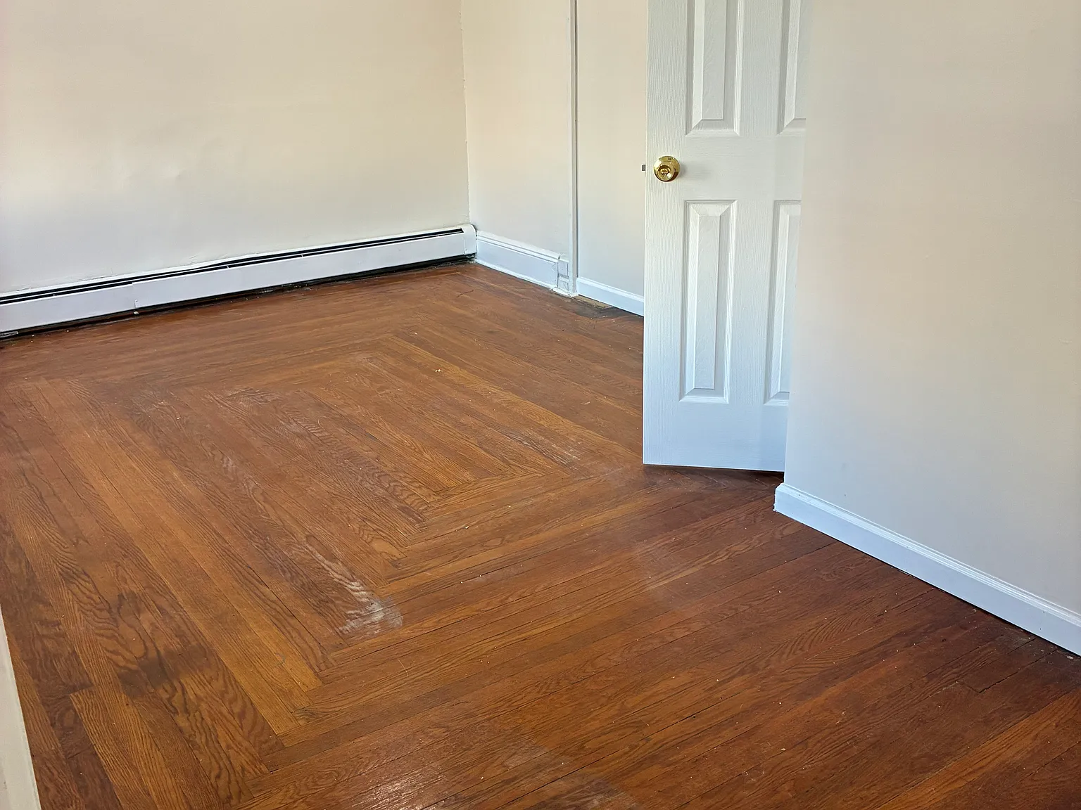 3 bed, 1000 sqft, $2,200 — Photo 2