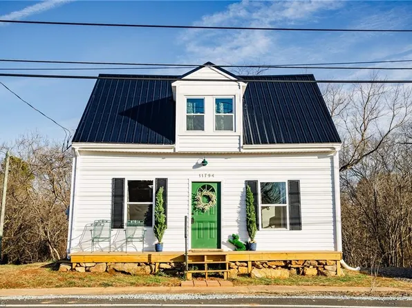 11794 Academy St, Milton, NC 27305