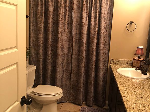 Oversized guest bath 
