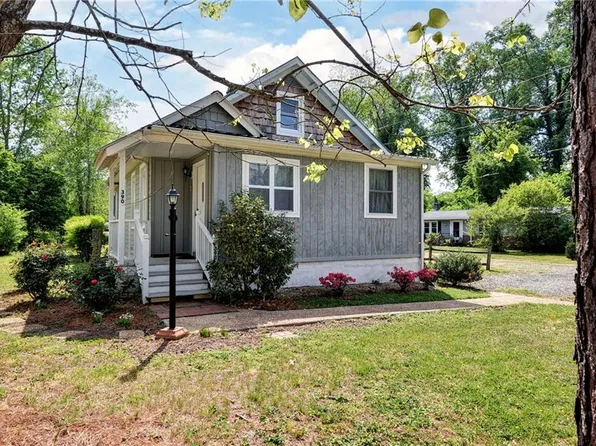 390 Park St, Urbanna, VA 23175