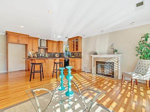 3rd image of 1827 Laine Ave