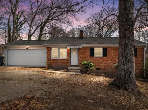 3818 Edgewood Terrace Rd, Greensboro, NC 27406