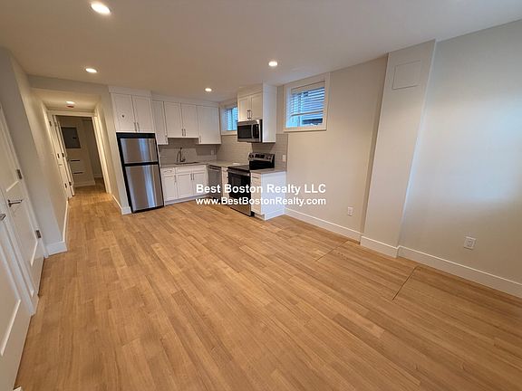 3rd image of 900 Massachusetts Ave APT B
